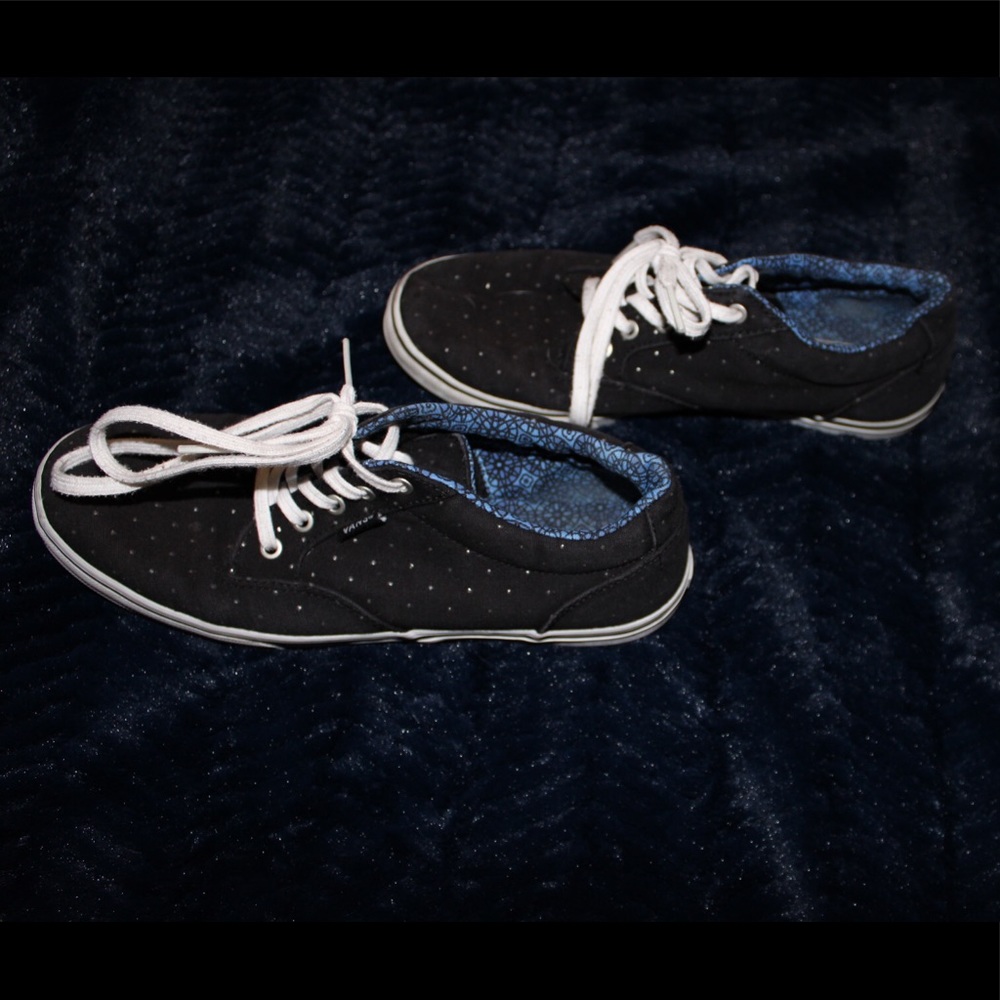 Vans - Picture 2 of 4